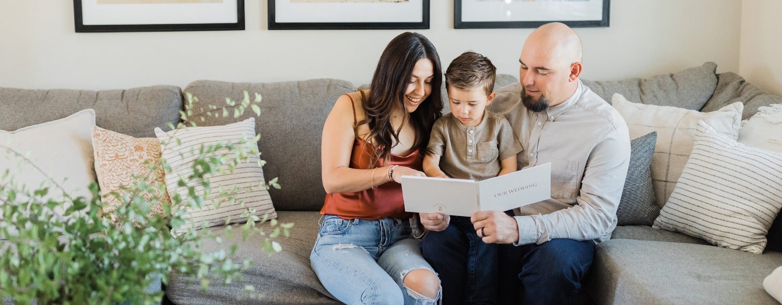Family-looking-at-the-motion-books-video-book